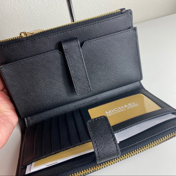 MICHAEL KORS JETSET LARGE DOUBLE ZIP WRISTLET - Picture 4 of 9